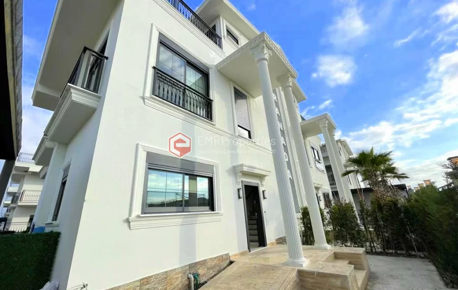 Wunderschöne Villa mit 5 Zimmer und Swimmingpool zum Verkauf in Belek