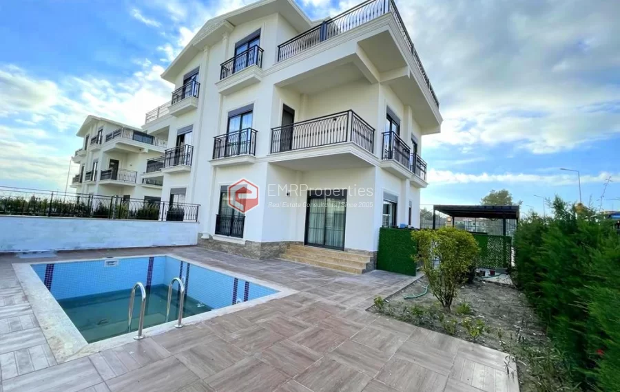 Wunderschöne Villa mit 5 Zimmer und Swimmingpool zum Verkauf in Belek
