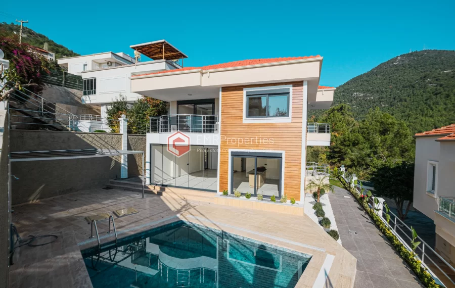 Продаётся вилла с шикарным видом на море и горы в районе Тепе.