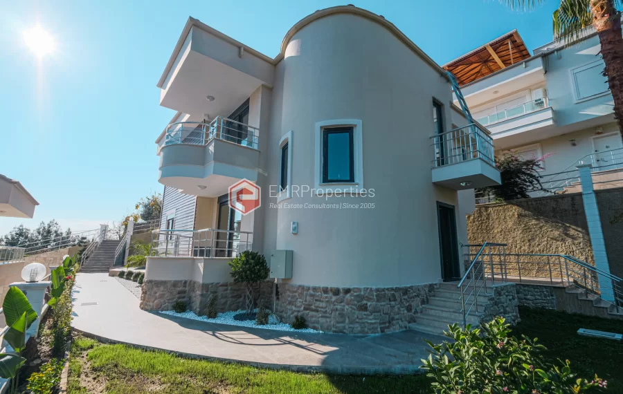 Продаётся вилла с шикарным видом на море и горы в районе Тепе.