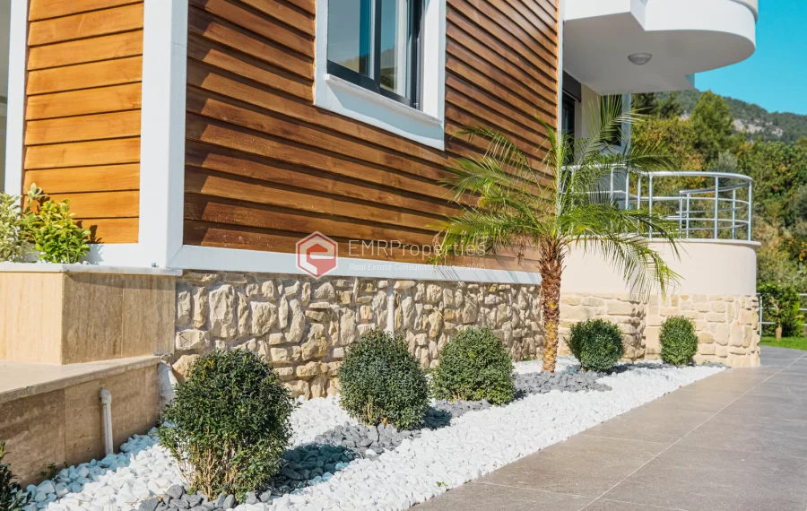 Продаётся вилла с шикарным видом на море и горы в районе Тепе.