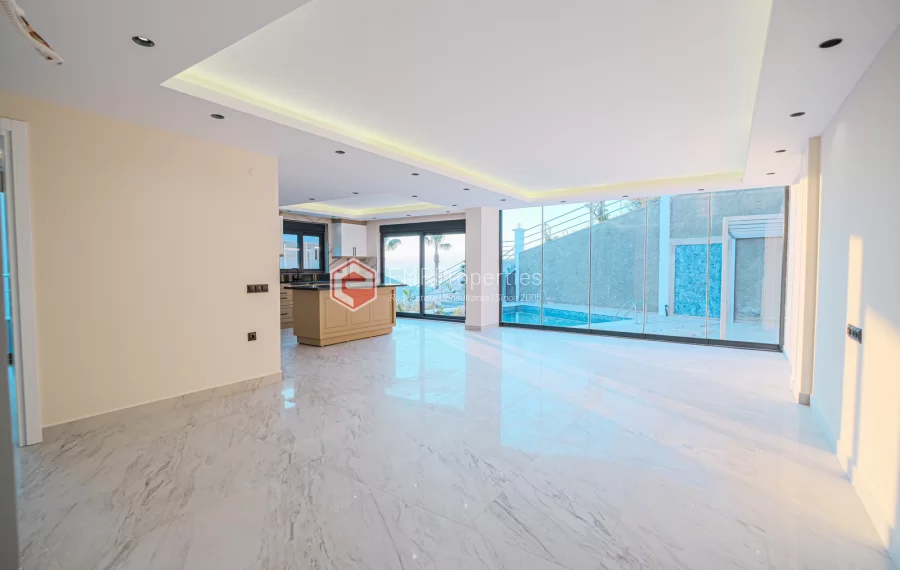 Продаётся вилла с шикарным видом на море и горы в районе Тепе.