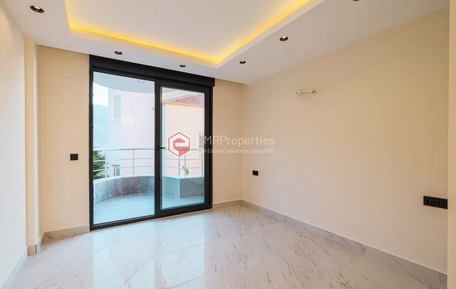 Продаётся вилла с шикарным видом на море и горы в районе Тепе.