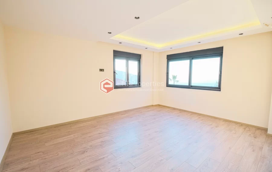 Продаётся вилла с шикарным видом на море и горы в районе Тепе.