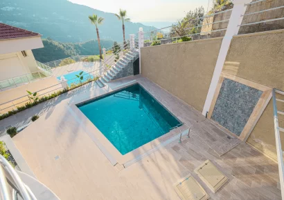 Продаётся вилла с шикарным видом на море и горы в районе Тепе.