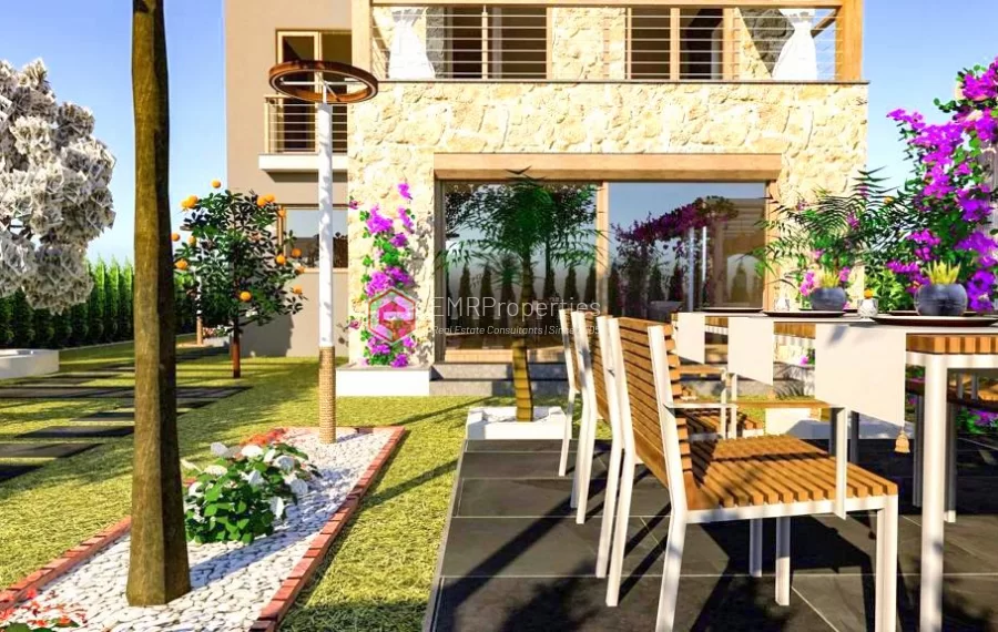 Spacious detached villa only 800 m from the sea for sale in the center of Side