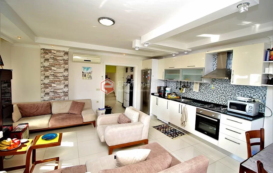 Двухуровневый пентхаус на берегу моря с мебелью на продажу в Кестеле