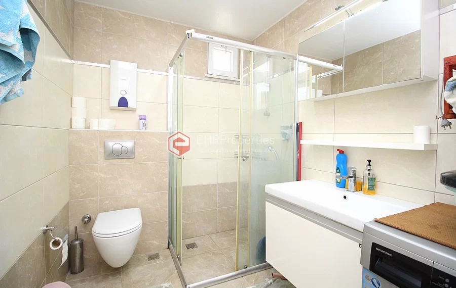 Двухуровневый пентхаус на берегу моря с мебелью на продажу в Кестеле