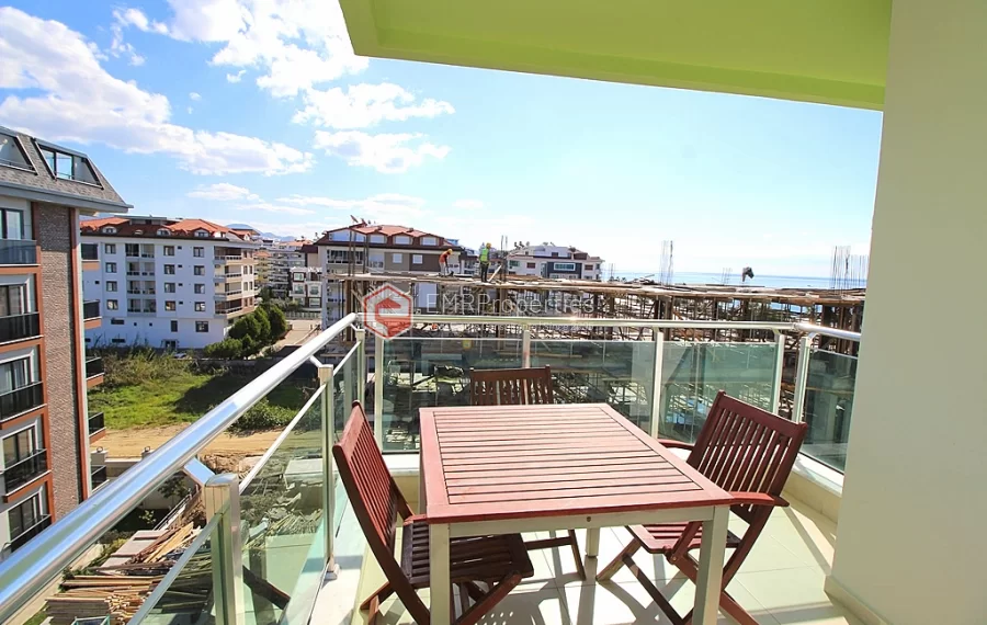 Двухуровневый пентхаус на берегу моря с мебелью на продажу в Кестеле