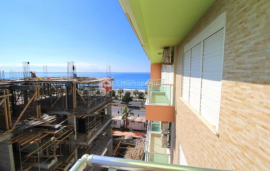 Двухуровневый пентхаус на берегу моря с мебелью на продажу в Кестеле