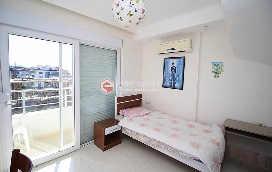 Двухуровневый пентхаус на берегу моря с мебелью на продажу в Кестеле