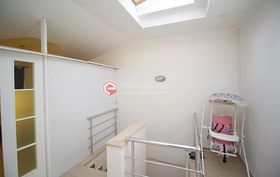 Двухуровневый пентхаус на берегу моря с мебелью на продажу в Кестеле