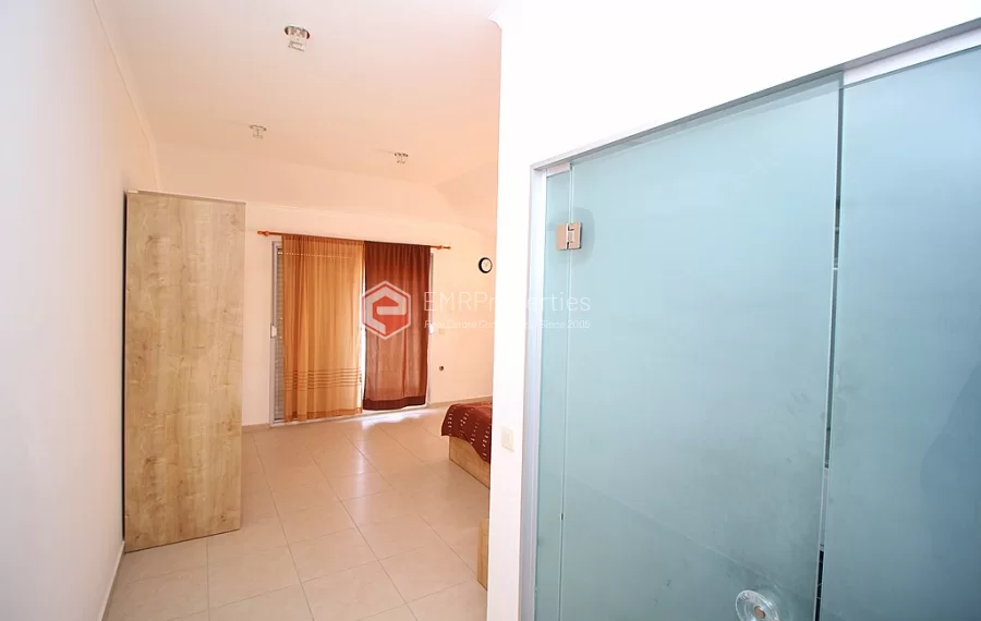 Двухуровневый пентхаус на берегу моря с мебелью на продажу в Кестеле