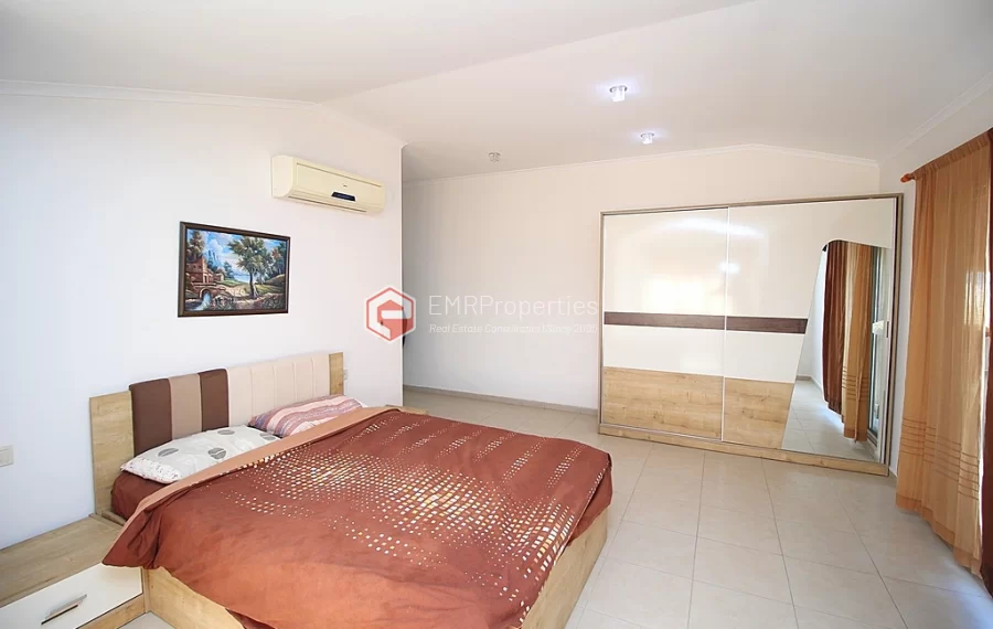 Двухуровневый пентхаус на берегу моря с мебелью на продажу в Кестеле