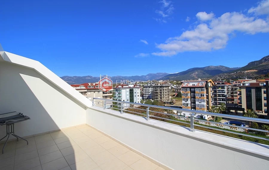 Двухуровневый пентхаус на берегу моря с мебелью на продажу в Кестеле