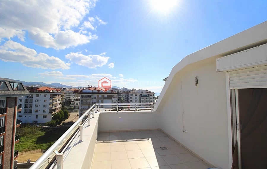 Двухуровневый пентхаус на берегу моря с мебелью на продажу в Кестеле