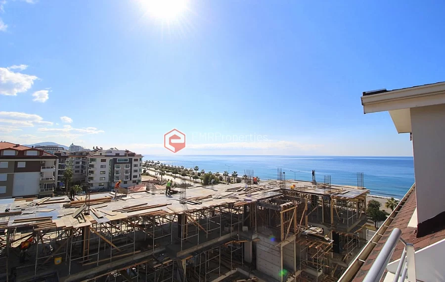 Двухуровневый пентхаус на берегу моря с мебелью на продажу в Кестеле