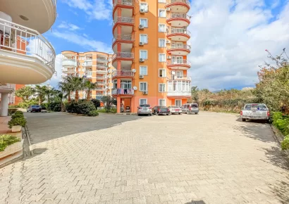 Продаётся просторная квартира с 2 спальнями и видом на крепость в Тосмуре