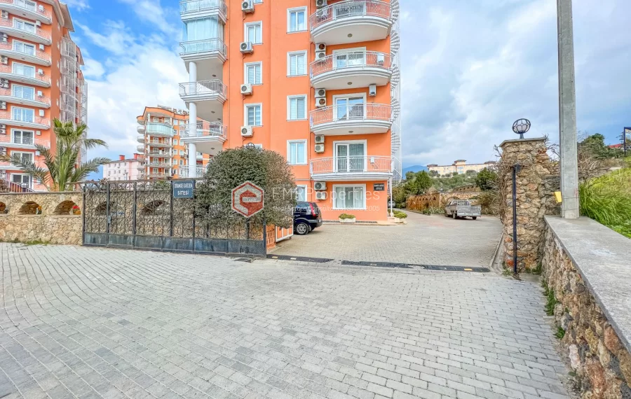 Commodious 2 bedroom apartment with castle view for sale in Tosmur