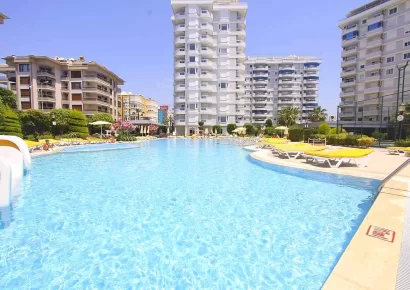 Продается просторная квартира в комплексе на берегу моря в Тосмуре