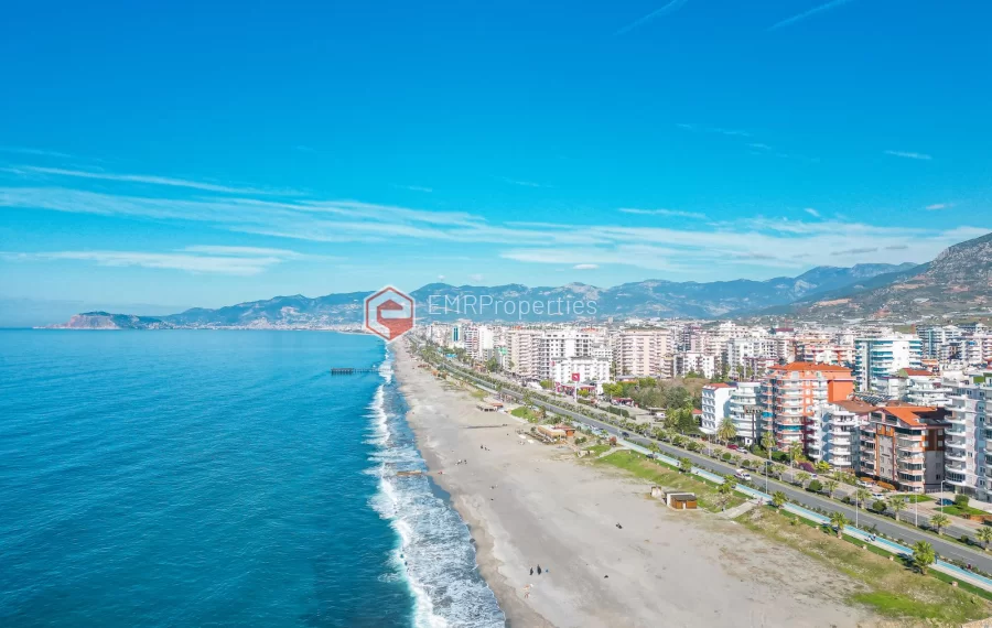 Prodaje se dvoetazni penthouse na moru s pogledom na more i dvorac u Mahmutlaru