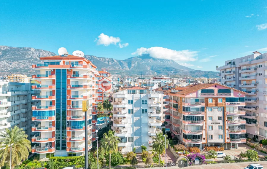 Prodaje se dvoetazni penthouse na moru s pogledom na more i dvorac u Mahmutlaru