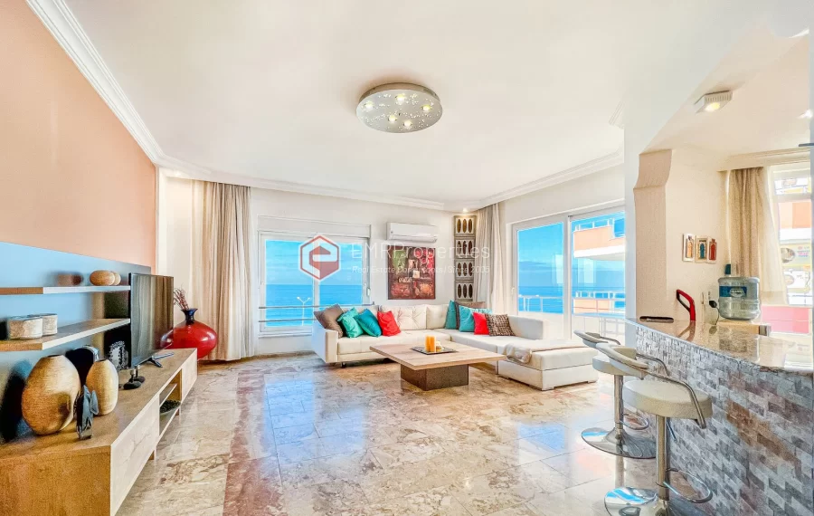 Prodaje se dvoetazni penthouse na moru s pogledom na more i dvorac u Mahmutlaru