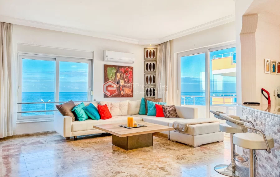 Prodaje se dvoetazni penthouse na moru s pogledom na more i dvorac u Mahmutlaru