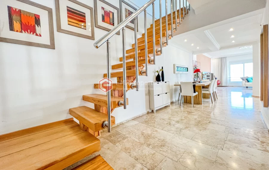 Prodaje se dvoetazni penthouse na moru s pogledom na more i dvorac u Mahmutlaru