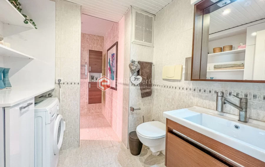 Prodaje se dvoetazni penthouse na moru s pogledom na more i dvorac u Mahmutlaru