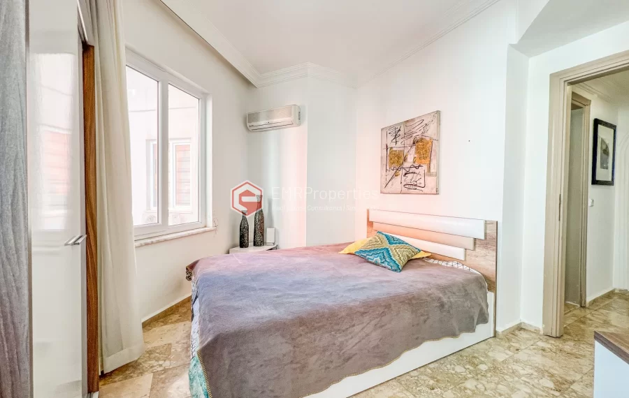 Prodaje se dvoetazni penthouse na moru s pogledom na more i dvorac u Mahmutlaru