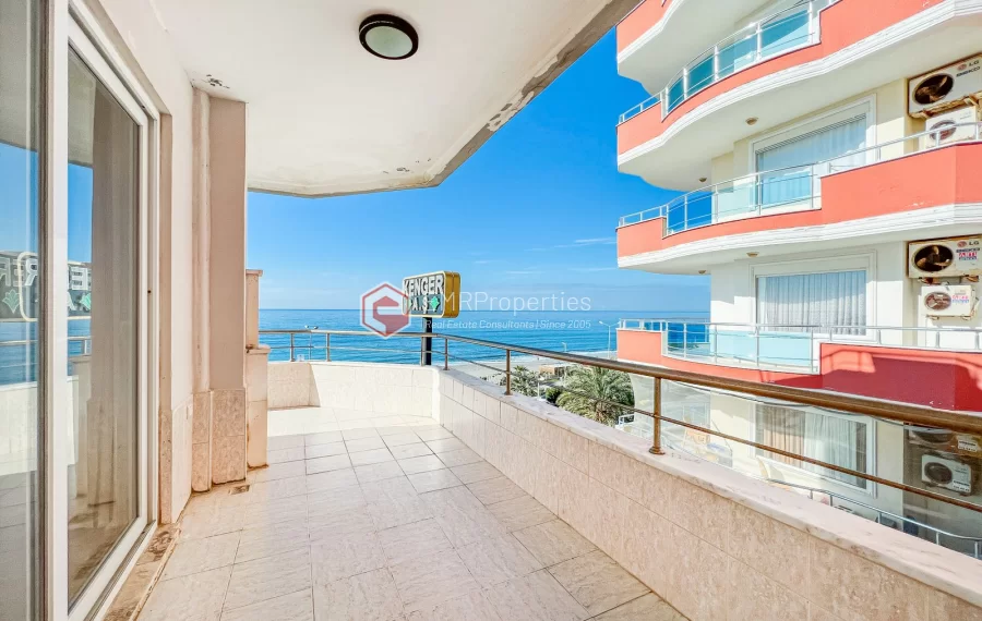 Prodaje se dvoetazni penthouse na moru s pogledom na more i dvorac u Mahmutlaru