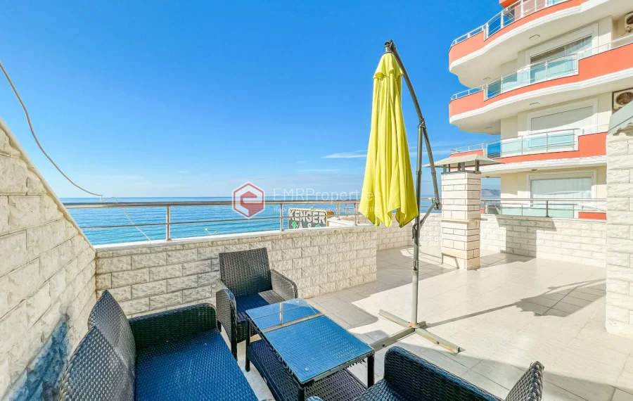 Prodaje se dvoetazni penthouse na moru s pogledom na more i dvorac u Mahmutlaru