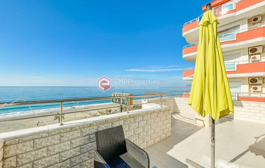 Prodaje se dvoetazni penthouse na moru s pogledom na more i dvorac u Mahmutlaru
