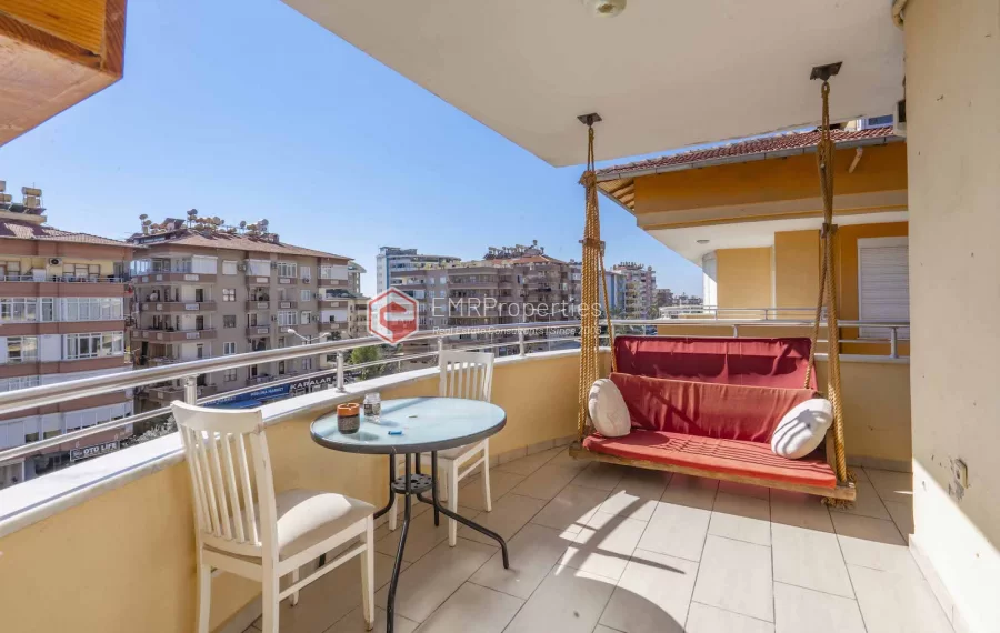 Prodaje se prostrani penthouse duplex s 5 spavacih soba u Alanya centru