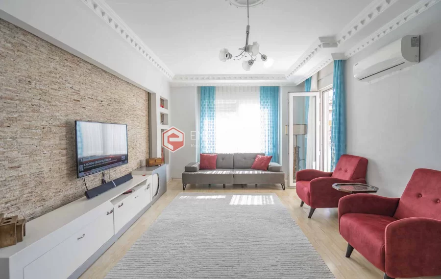 Prodaje se prostrani penthouse duplex s 5 spavacih soba u Alanya centru
