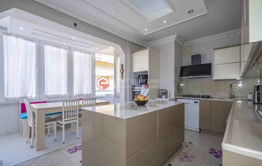 Prodaje se prostrani penthouse duplex s 5 spavacih soba u Alanya centru