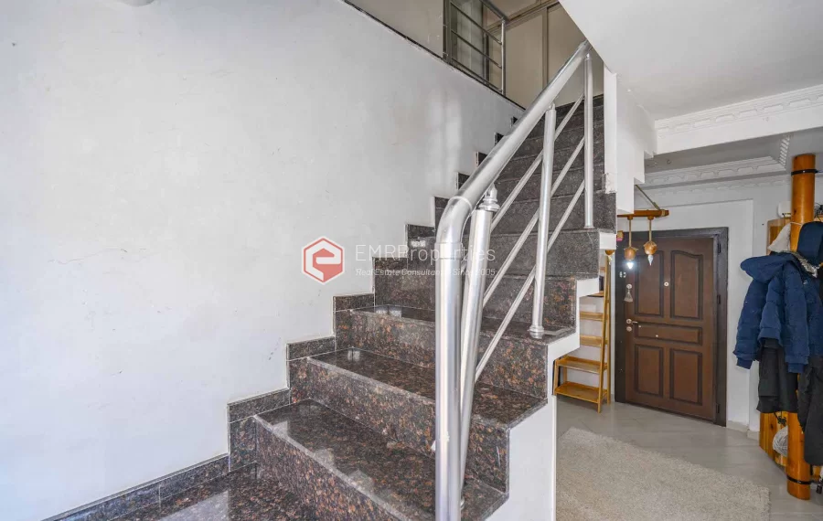 Prodaje se prostrani penthouse duplex s 5 spavacih soba u Alanya centru