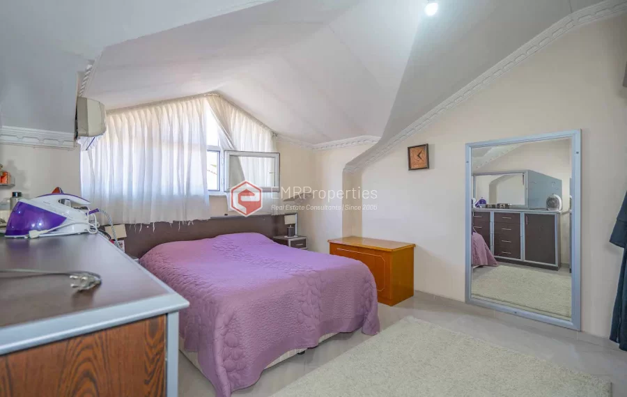 Prodaje se prostrani penthouse duplex s 5 spavacih soba u Alanya centru
