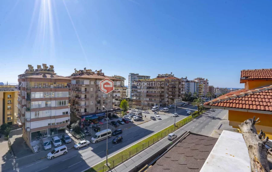 Prodaje se prostrani penthouse duplex s 5 spavacih soba u Alanya centru