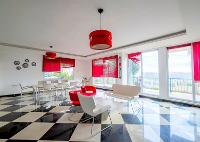 Продается просторная квартира с 3 спальнями в Оба