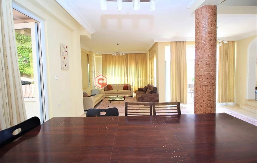 Продается отдельно стоящая вилла с 3 спальнями и видом на море в Каргыджаке