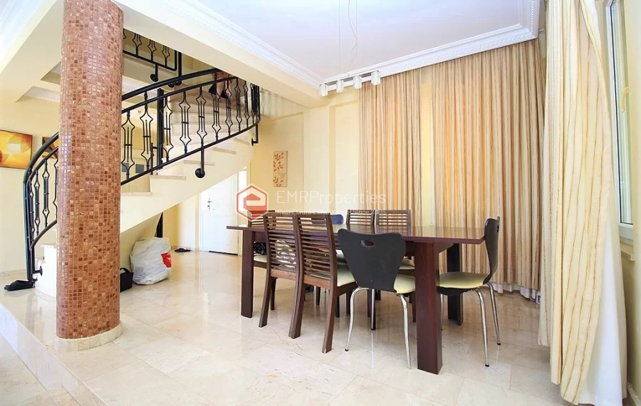 Продается отдельно стоящая вилла с 3 спальнями и видом на море в Каргыджаке