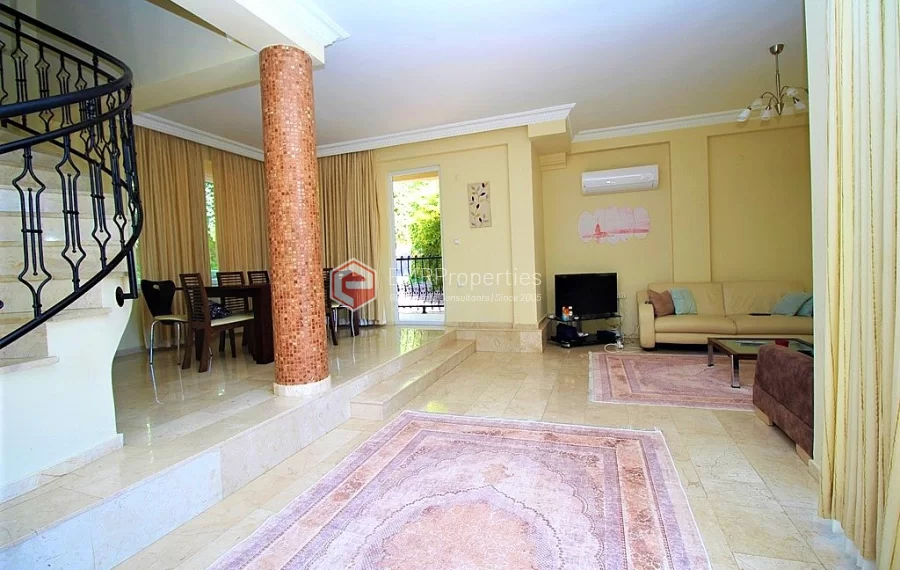 Продается отдельно стоящая вилла с 3 спальнями и видом на море в Каргыджаке