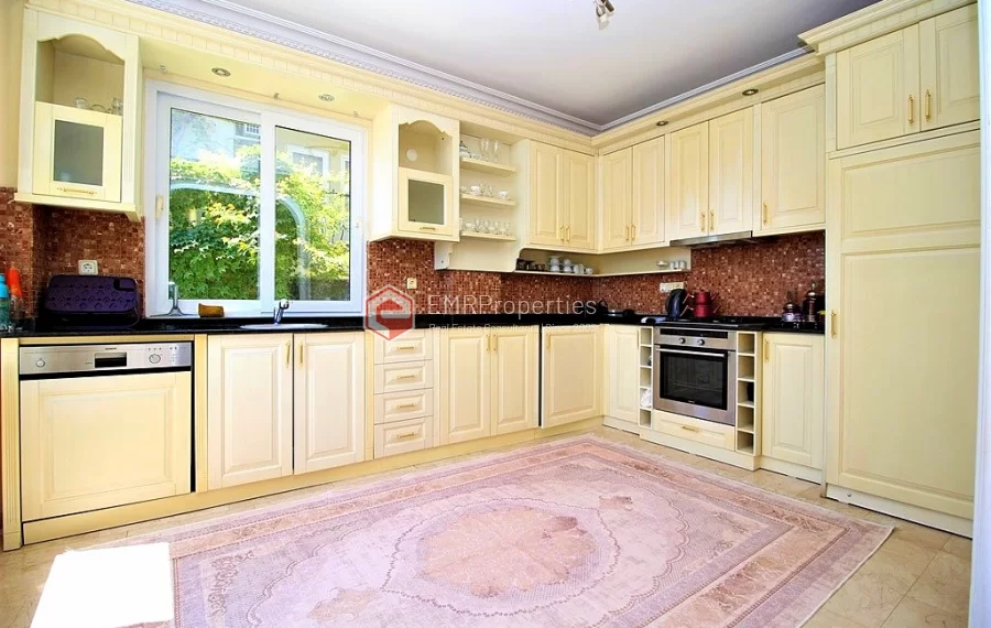 Продается отдельно стоящая вилла с 3 спальнями и видом на море в Каргыджаке