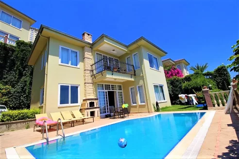 Prodaje se samostojeca vila sa 3 spavace sobe i pogledom na more u Kargicaku