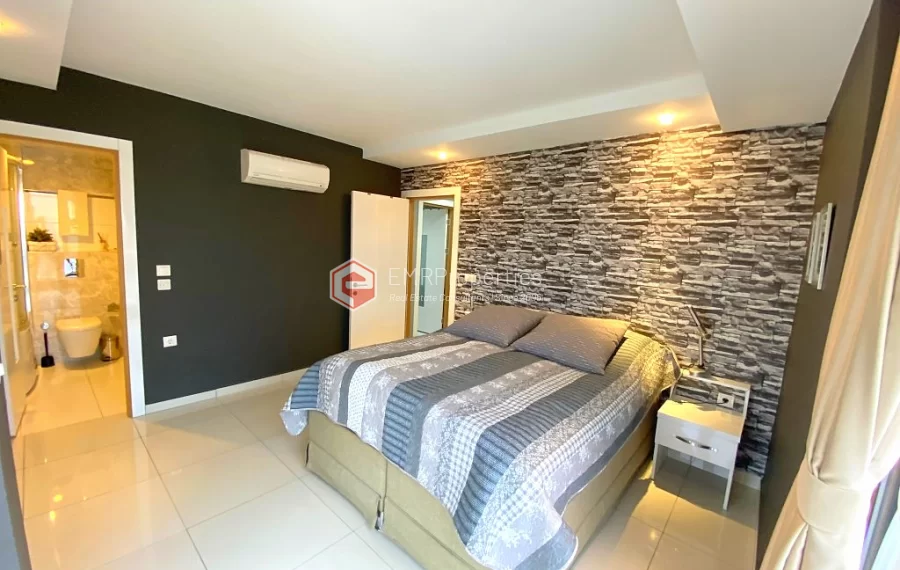 Продается квартира с видом на море и крепость в Джикджилли