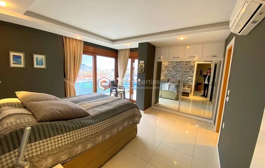 Продается квартира с видом на море и крепость в Джикджилли