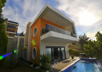 Ультра роскошная двухуровневая вилла с видом на море и замок на продажу в Каргыджаке